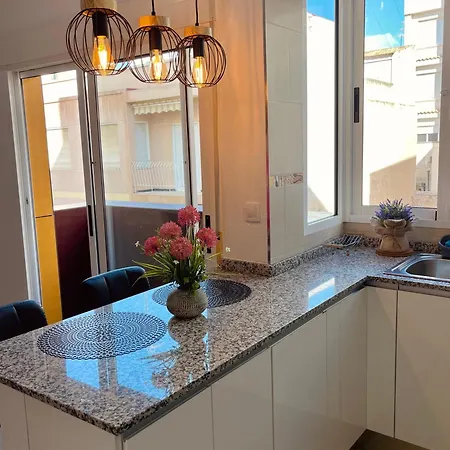 Piso Muy Cerca De La Playa Con Parking Apartment *